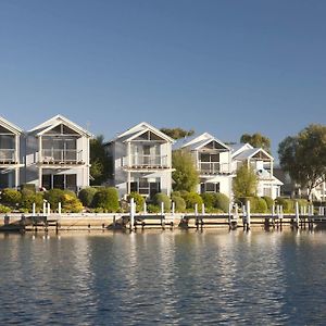 Captains Cove Resort - Waterfront Apartments